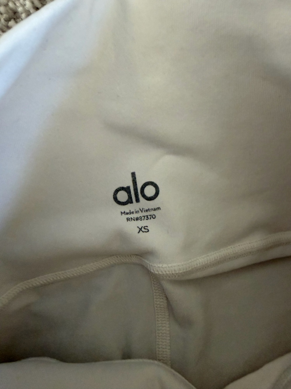 ALO Yoga leggings - Picture 2 of 3
